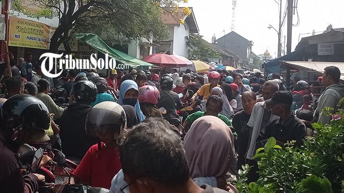Suasana-Pasar-rakyat-bekonang.jpg