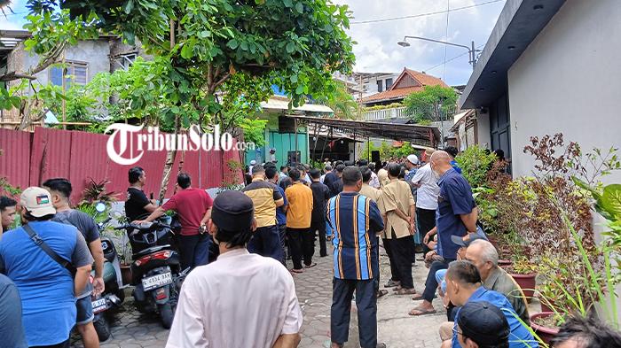 Suasana-Rumah-Duka-Heru-Sujarwo-41-korban-kecelakaan-bus-Pariwisata-di-Kabupaten-Bantul.jpg