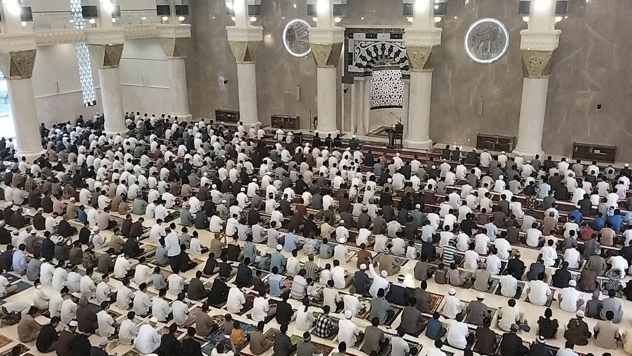 Suasana-Shalat-Idul-Fitri-di-Masjid-Agung-Madaniyah-Karanganyar.jpg