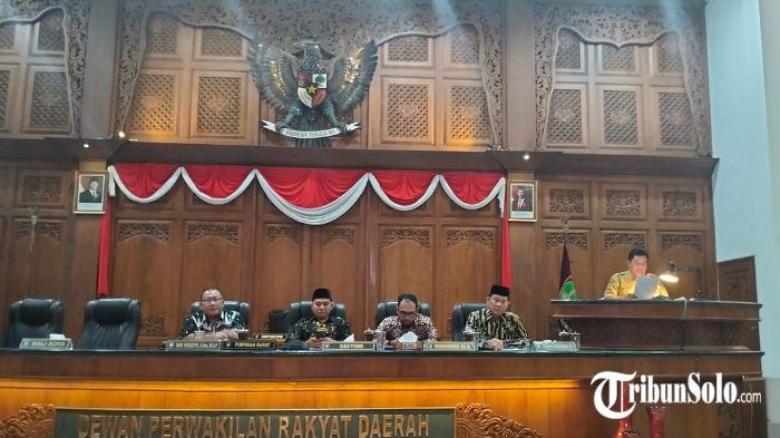 Suasana-Sidang-Paripurna-Senin-9122024.jpg
