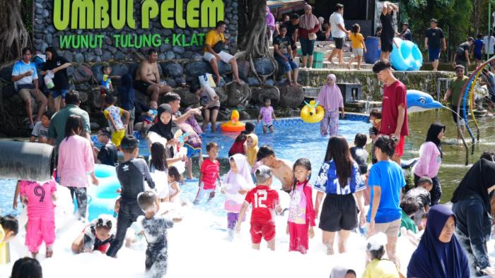 Suasana-Umbul-Pelem-ramai.jpg