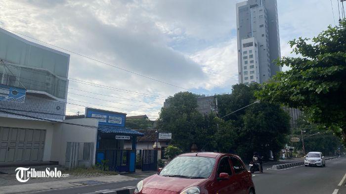Suasana-di-jalan-Prof-Suharso-Laweyan-Solo-sekitar-Hotel-Alila-Jumat-812026.jpg