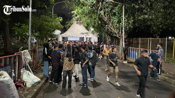 Suasana-jelang-laga-Persis-Solo-vs-Persebaya-di-Stadion.jpg