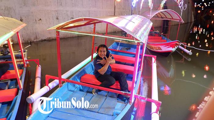 Suasana-persiapan-wisata-perahu-di-Kali-Pepe-yang-hendak-beroperasi-kembali-saat-Imlek-2023.jpg