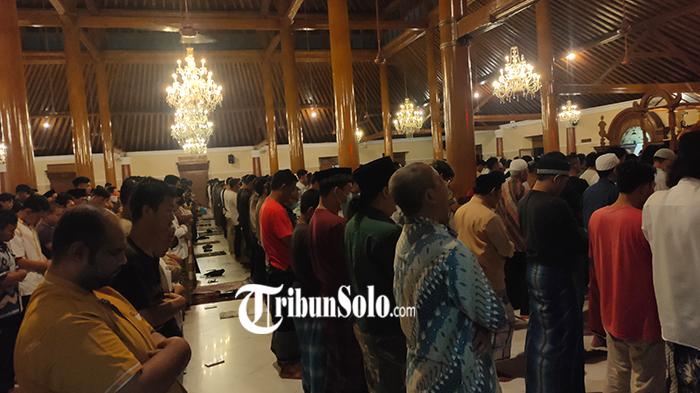 Suasana-tarawih-pertama-di-Masjid-Agung-Keraton-Solo-Rabu-2222023.jpg