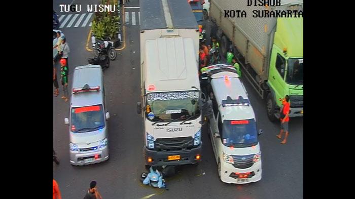 TERLINDAS-Kecelakaan-maut-terjadi-di-simpang-tugu-Wisnu-Manahan-Solo-pada-Selasa-2142026.jpg