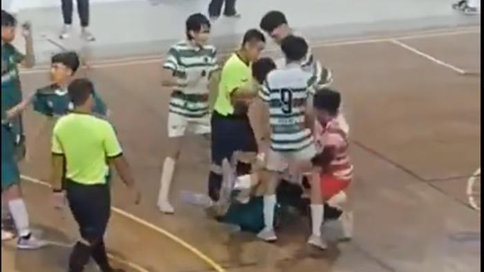 Tangkap-layar-kekerasan-yang-dilakukan-mahasiswa-UNS-Solo-dalam-laga-futsal-Porsema.jpg