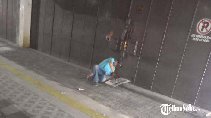 Tangkapan-layar-CCTV-tindak-pencurian-rambu.jpg