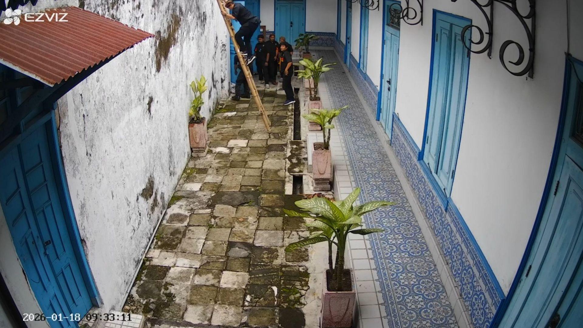 Tangkapan-layar-kamera-pengawas-di-sekitar-pintu-Gajah-menuju-kawasan-Keputren-Keraton-Solo.jpg