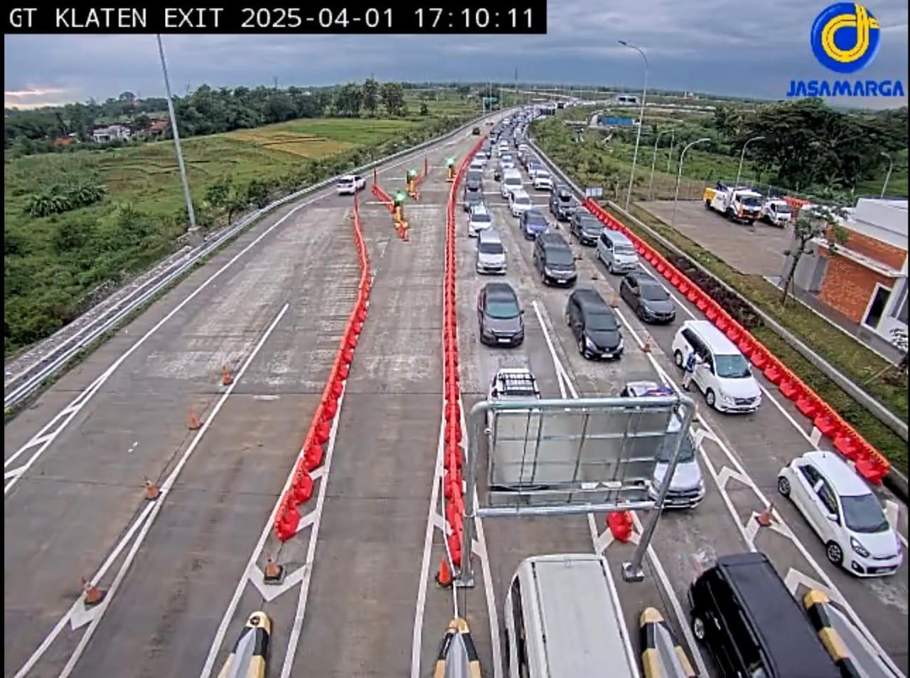 Tangkapan-layar-rekaman-CCTV-exit-Tol-Ngawen-Selasa-142025.jpg
