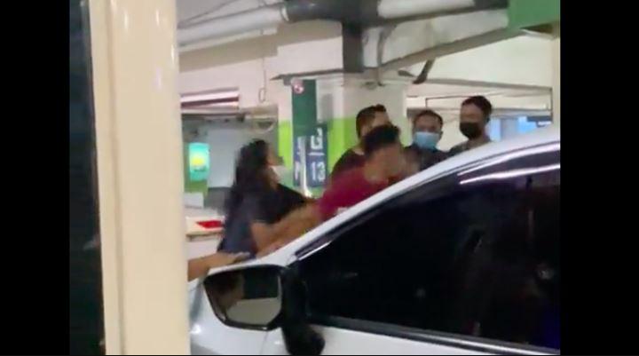 Tangkapan-layar-video-petugas-parkir-Jogja-City-Mall-diduga-menjadi-korban-pemukulan.jpg