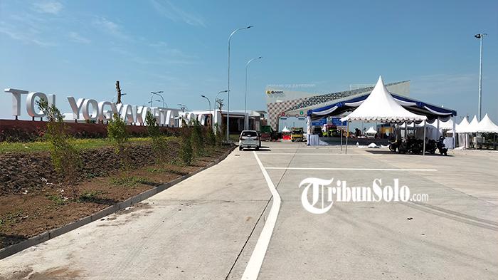 Tenda-megah-berdiri-di-depan-gerbang-tol-Banyudono-Boyolali-Jumat-1392024.jpg