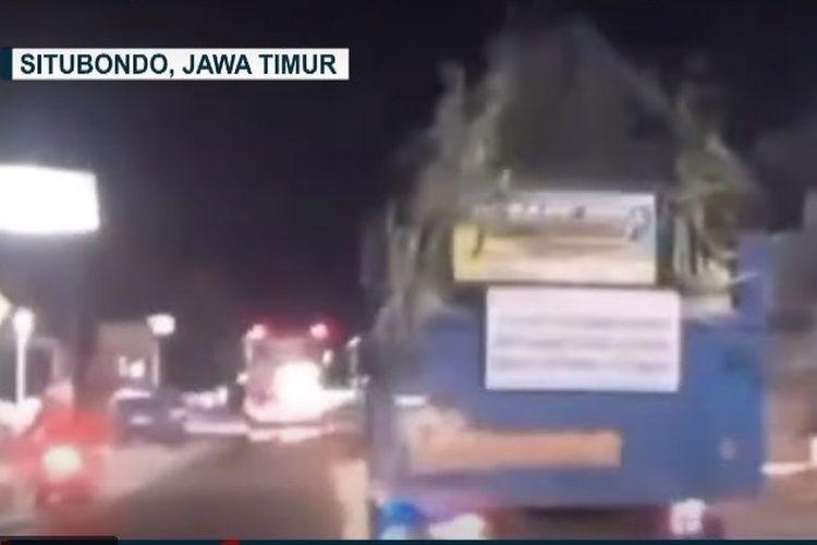 Video-truk-ngebut-dan-berjalan-ugal-ugalan-di-jalanan-Situbondo.jpg