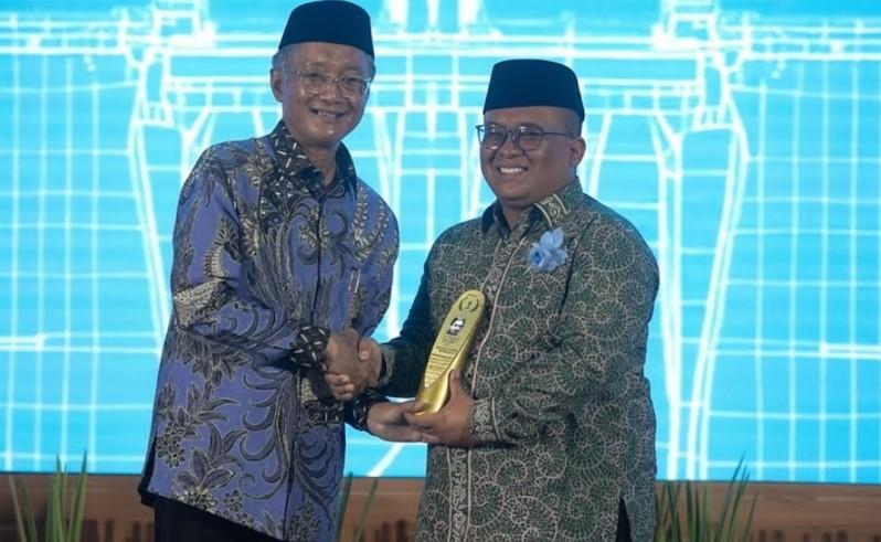 Wabup-Wonogiri-terima-penghargaan-Sutami-Awards-2025-di-Jakarta.jpg