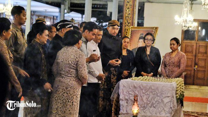 Wapres Gibran Takziah Raja Solo Sinuhun Pakubuwono XIII, Sampaikan Bela Sungkawa dan Panjatkan Doa