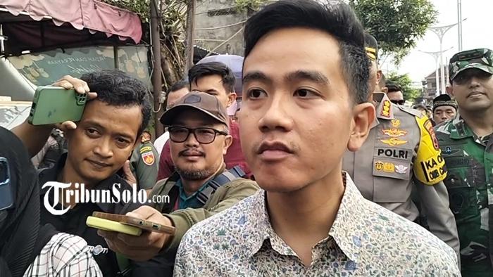 Wali-Kota-Solo-Gibran-Rakabuming-Raka-bahas-kasus-demam-berdarah-di-Solo.jpg