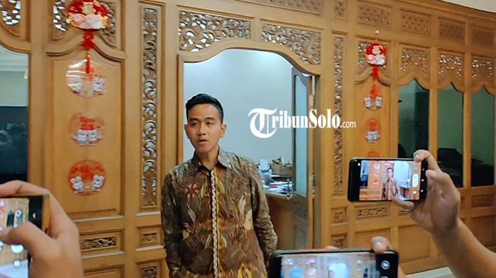 Wali-Kota-Solo-Gibran-Rakabuming-Raka-saat-ditemui-TribunSolocom-Senin-342023.jpg