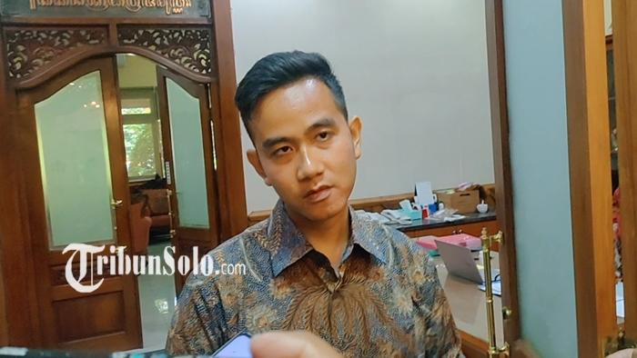 Wali-Kota-Solo-Gibran-Rakabuming-Raka-saat-diwawancarai.jpg