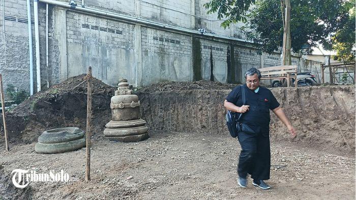 Warga-Desa-Nepen-Kecamatan-Teras-Boyolali-digegerkan-temuan-benda-diduga-stupa.jpg