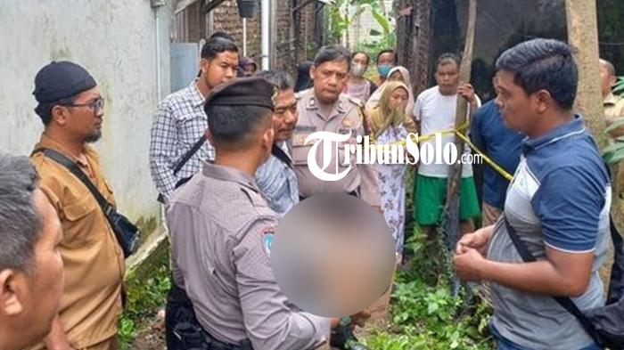 Warga-bergerombol-untuk-melihat-jasad-bayi.jpg