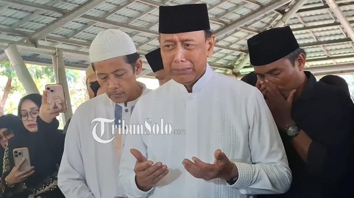 Wiranto-menahan-tangis.jpg