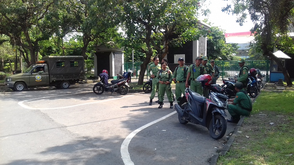 Satpol PP Solo Jaga Stadion Manahan Steril dari PKL Sunday Market ...