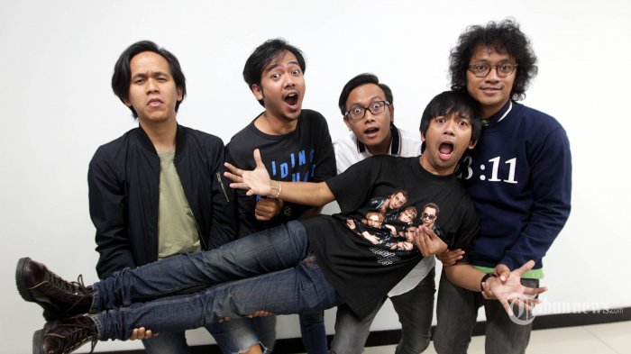 band-dmasiv-berfoto-di-kantor-redaksi-tribunnewscom.jpg