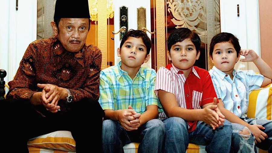 Al Ghazali dan El Rumi Kompak Bagikan Momen Kenangan Masa Kecil Mereka Bersama BJ Habibie