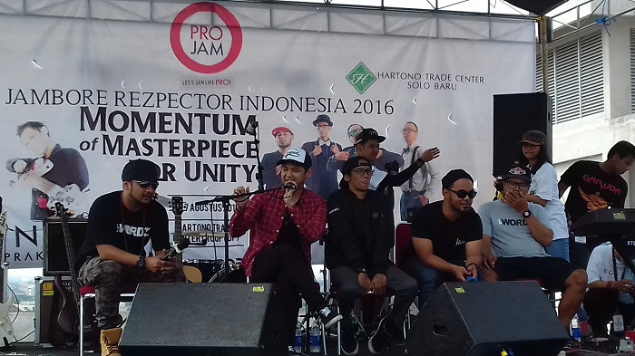 bondan-prakoso-fade2black-sharing-reszpector-di-rooftop-htc_20160806_171757.jpg