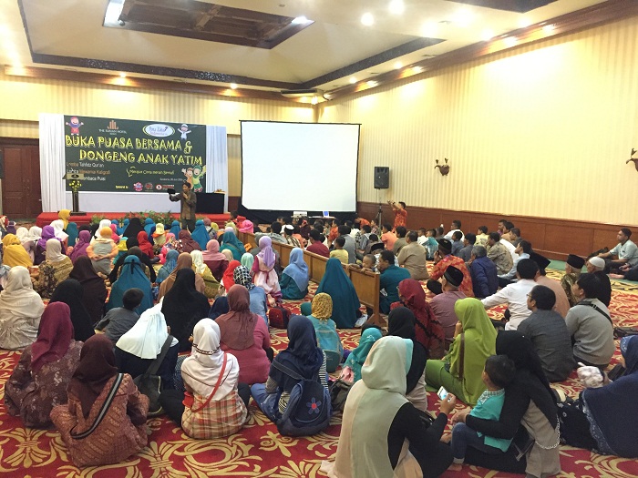 bukber-anak-yatim_20160629_105536.jpg