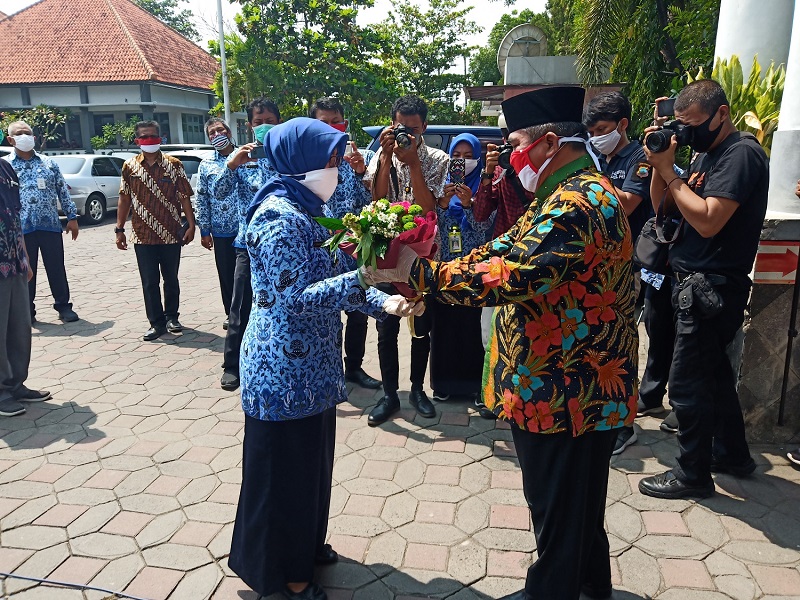 4 Berita Populer Solo Raya: Suasana Haru Petugas Medis hingga Eks Napi Curi HP karena Tak Punya Uang