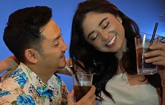 dewi-perssik-bareng-suaminya-angga-wijaya.jpg