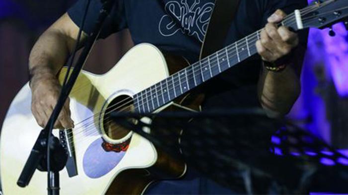gitar-yang-dipakai-kaka-slank.jpg