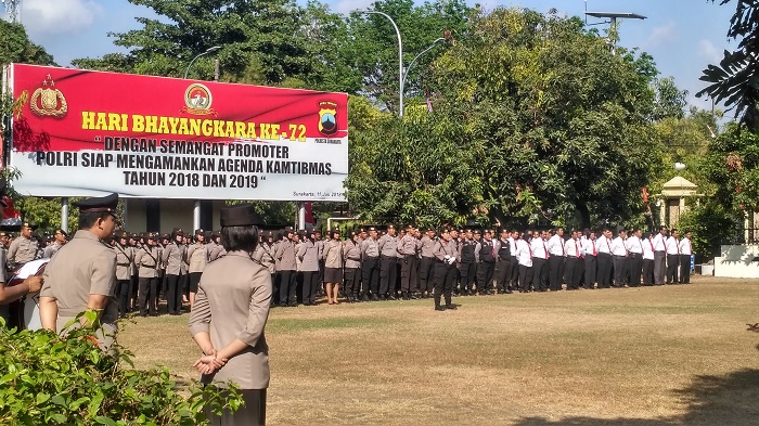 Polwan Polresta Solo Jadi Petugas Upacara dalam Peringatan HUT ke-70 Polwan