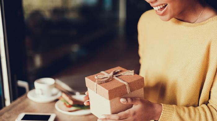 Intip Ide Kado Anti-Mainstream untuk Si Aquarius dan Pisces yang Ulang Tahun di Februari Ini!