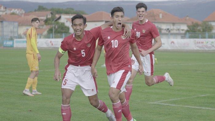 jack-brown-melakukan-selebrasi-bersama-rizky-ridho-dan-elkan-baggott-krdjghg.jpg