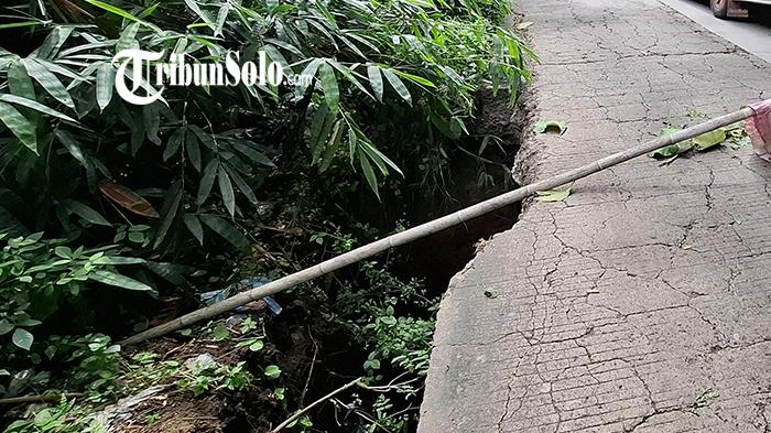Jalan Gabugan-Sumberlawang Sragen Terancam Ambrol, Saluran Lama Terbawa Arus