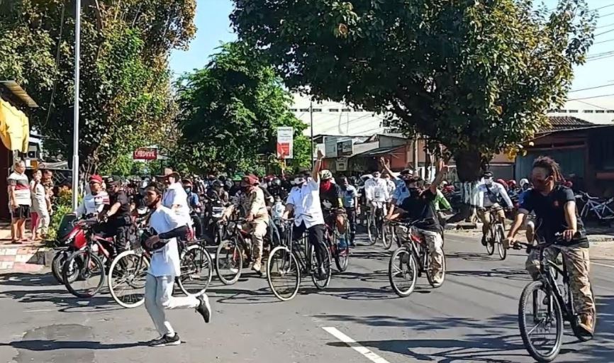 joko-santosa-paloma-wiwaha-aji-santosa-joswi-mendaftar-ke-kpu-sukoharjo.jpg