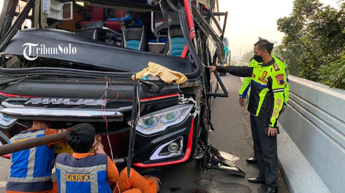 BREAKING NEWS : Kecelakaan Maut di Tol Kebakkramat, 4 Bus Wisata Tabrakan Karambol, 1 Orang Tewas