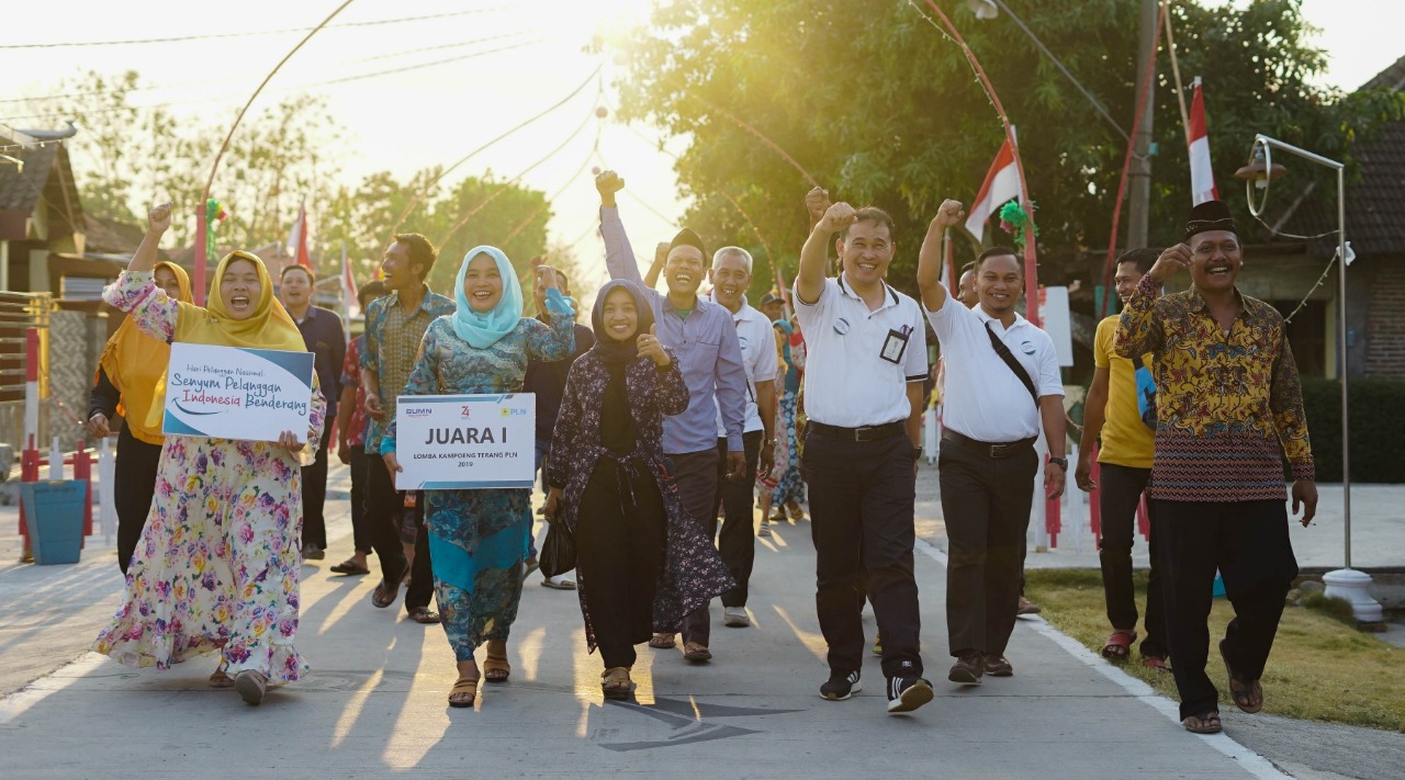 Hari Pelanggan Nasional, PLN UP3 Surakarta Sapa Pelanggan dan Gelar Kejutan Tok Tok Wow