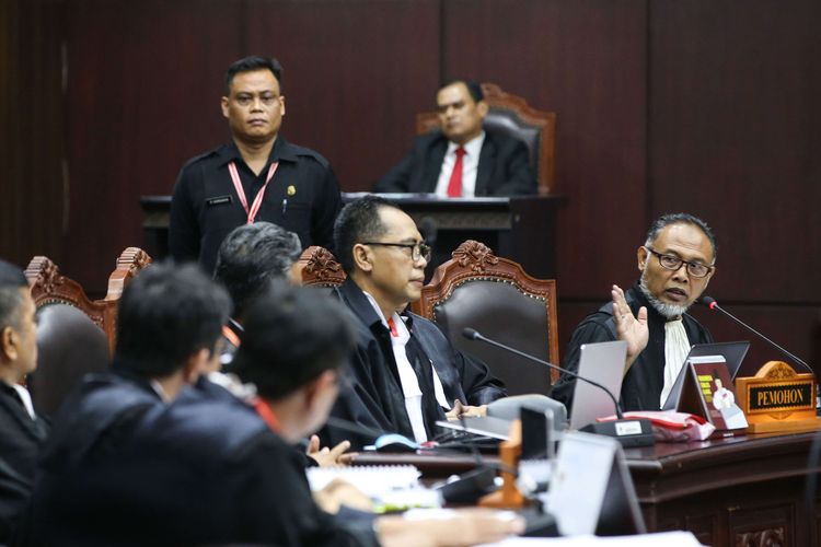 ketua-tim-hukum-02.jpg