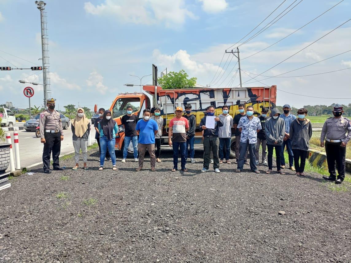 Ingin Viral Lewat Aksi Kungkum di Atas Bak Dump Truk, 11 Pemuda Sragen Terima Nasib Dipanggil Poilsi