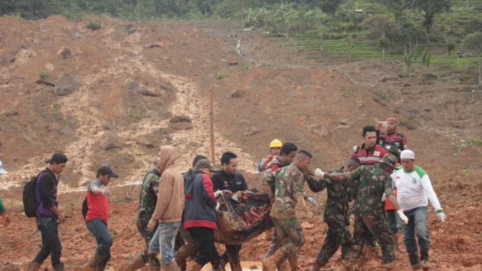 Tim SAR Kembali Cari 11 Orang yang Diduga Masih Tertimbun Longsor Sukabumi