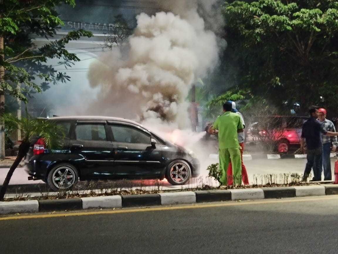 7 Hal Sepele yang Sering Dilakukan Pemilik Mobil Ini Bisa Memicu Mobil Terbakar