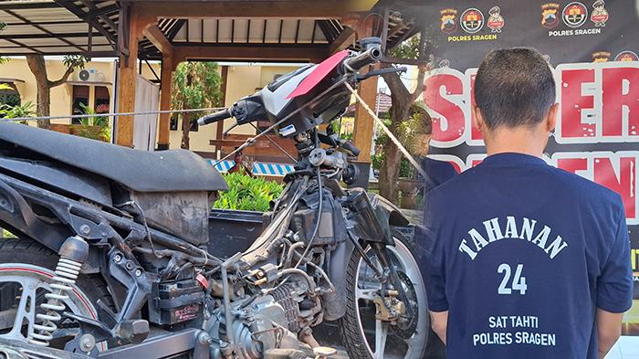 motor-warga-Gondang-Sragen-yang-dicuri-dan-MS-si-pelaku-di-Mapolres-Sragen-Senin-1882025.jpg