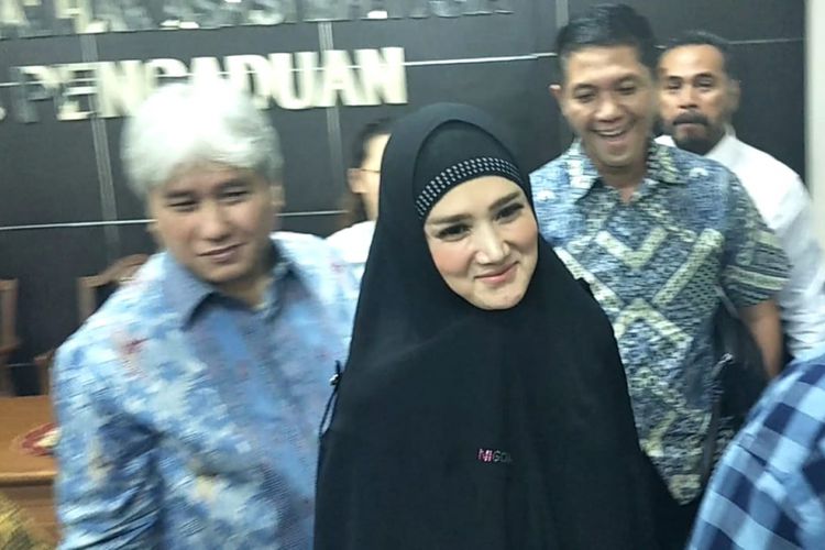 mulan-jameela-saat-mendatangi-kantor-komnas-ham.jpg