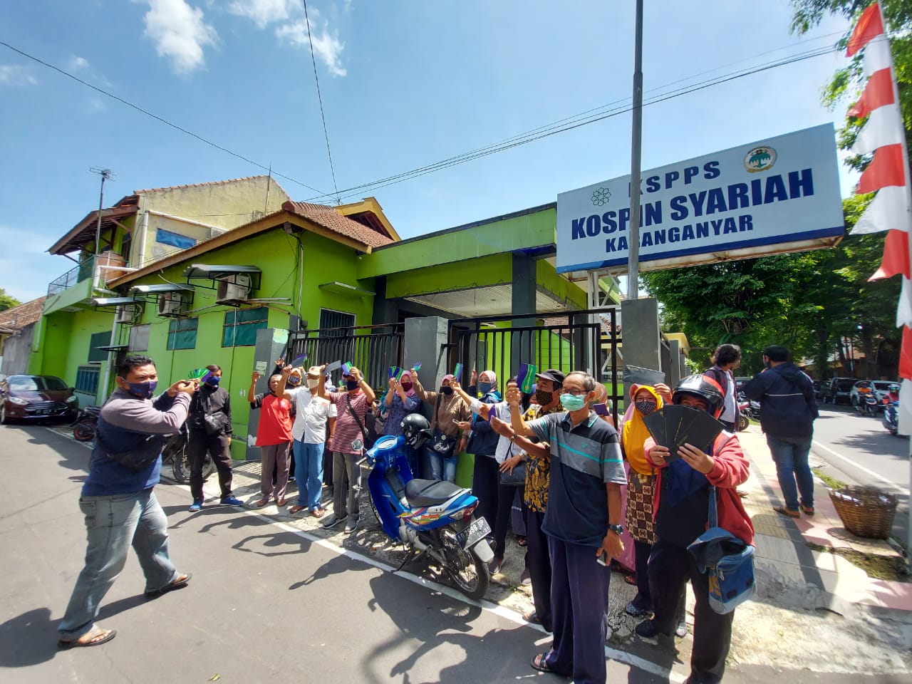 Uang Tabungan Diduga Raib, Nasabah Geruduk Kantor Kospin Syariah Karanganyar