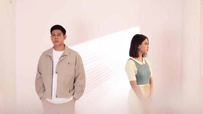 Chord Kunci Gitar dan Lirik Lagu Tak Bisa - Rahmania Astrini ft Nino RAN, Sayang Ku Tak Bisa. .