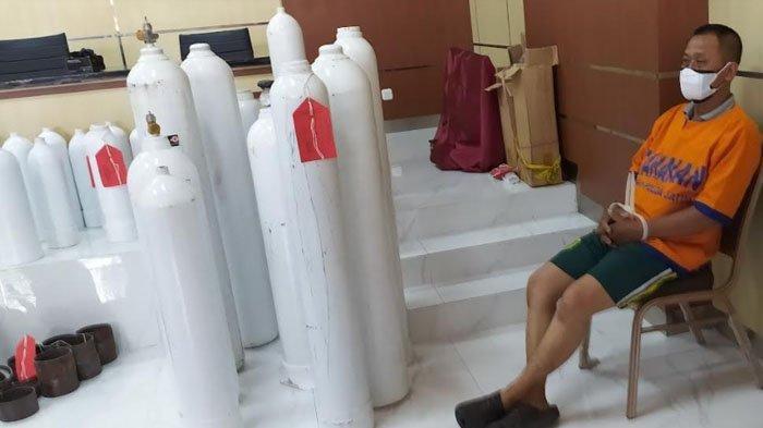 nw-pelaku-pemalsu-tabung-oksigen-medis-dari-alat-pemadam-api-ringan-apar-saat-di-mapolda-jatim.jpg