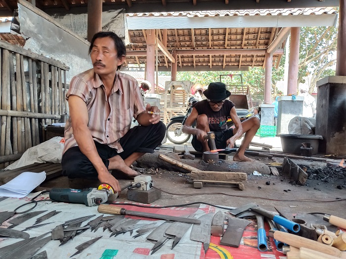 pandai-besi-pasar-gawok1.jpg